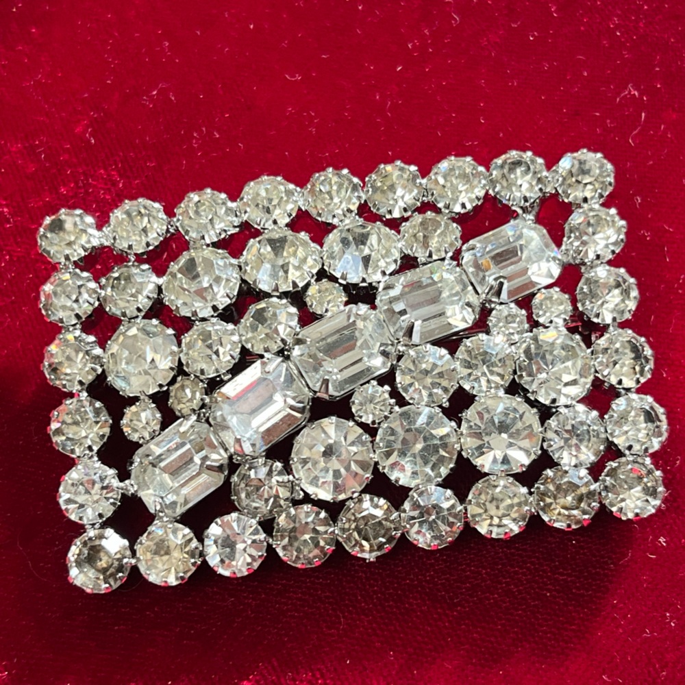 •vintage• rectangular rhinestone brooch